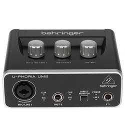 Звуковая карта Behringer UM2