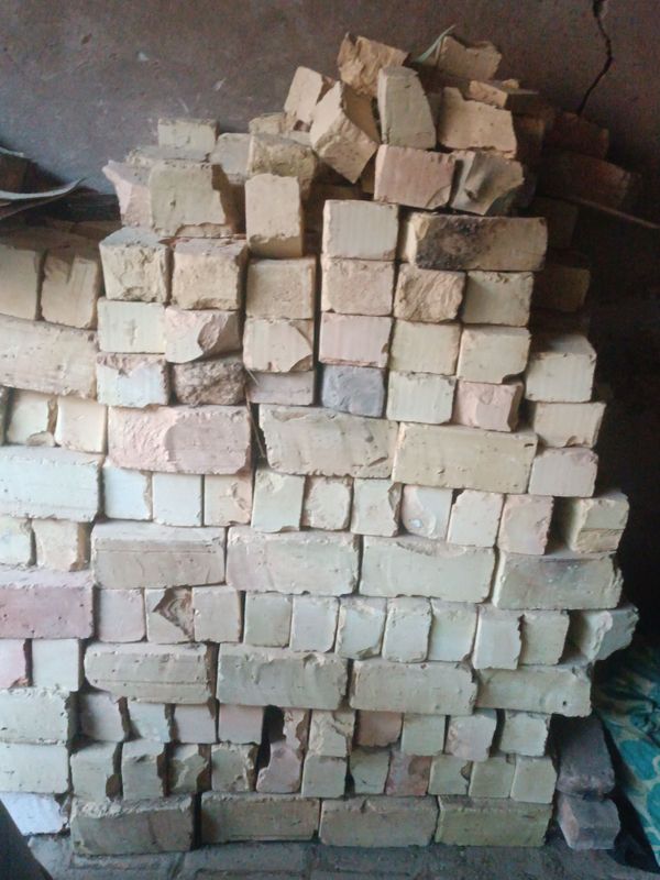Yangi gʻisht bor, narxi kelishiladi,200 tacha chiqadi. Yangi gʻisht bor, narxi kelishiladi,200 tacha chiqadi.