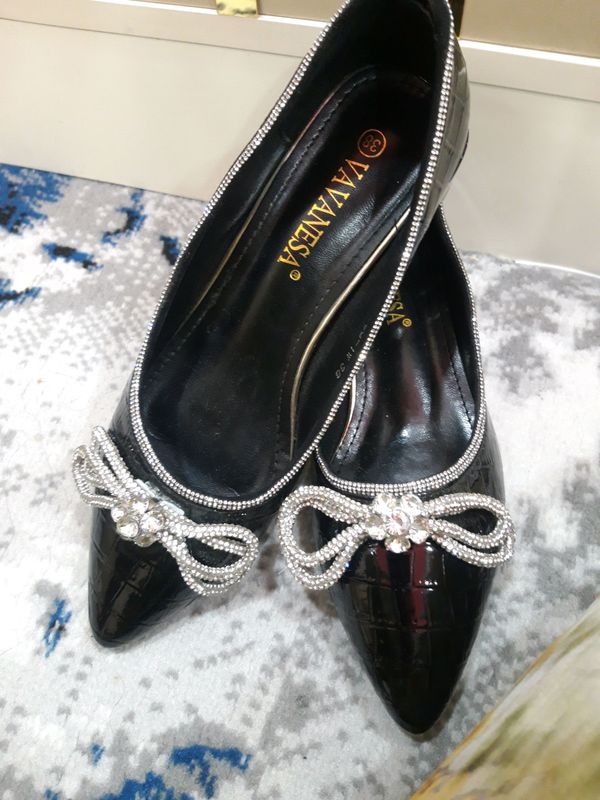 38 razmer bir marta kiyilgan 150.000 38 razmer bir marta kiyilgan 150.000