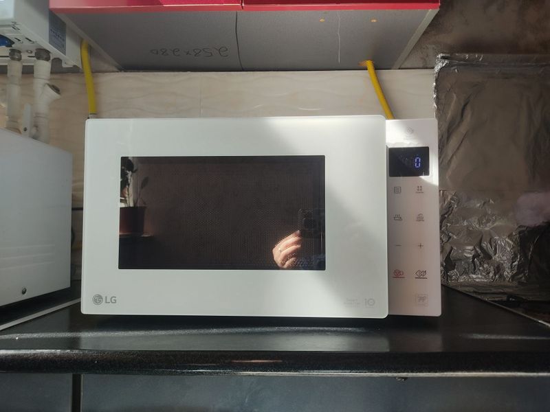 Mikravalnovka LG smart inverter yangi ishlatilmagan Mikravalnovka LG smart inverter yangi ishlatilmagan