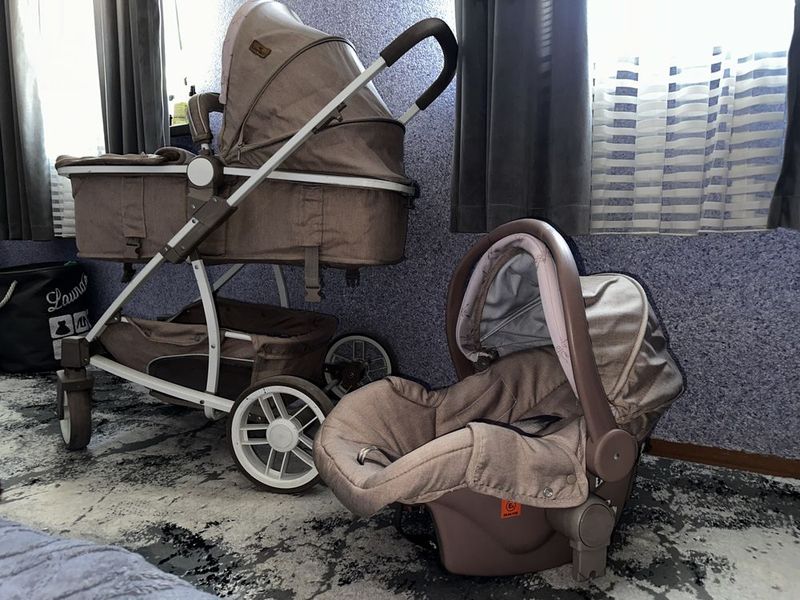 Коляска детская с автокреслом Коляска детская с автокреслом