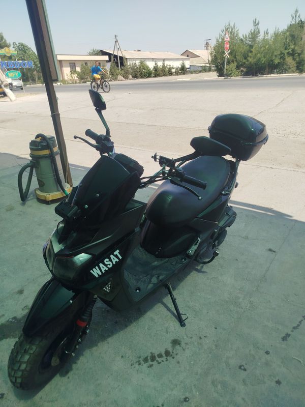 Samuray benzinli skuter sotiladi tank skiterlardi bemalol yutadi