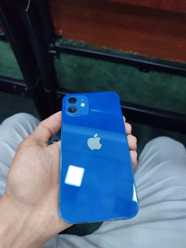 iPhone 12 128gb.