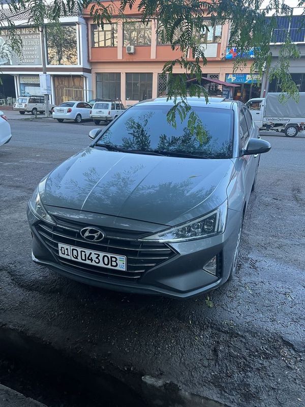 Продаю Hyundai Elantra 2.0 AT HI-Tech