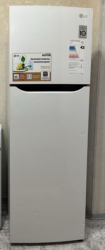 Холодильник LG в хорошем рабочем состоянии Холодильник LG в хорошем рабочем состоянии