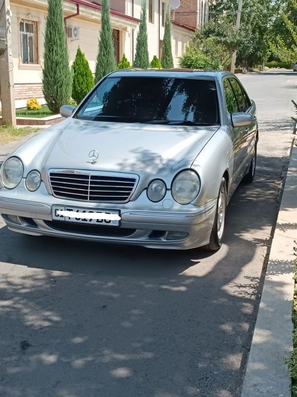 Mercedes Benz E200