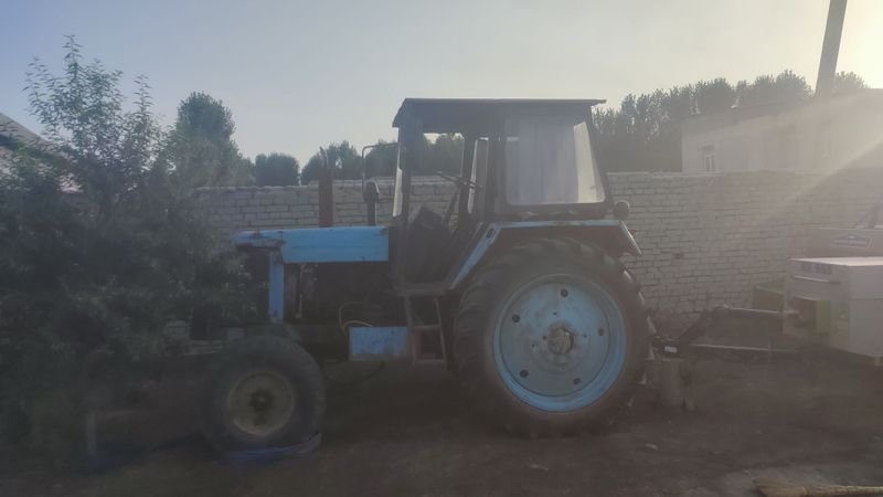 Traktor srochniy sotiladi