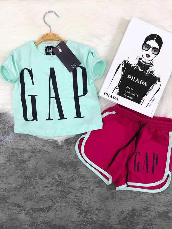 Скидка! двойка GAP футболка, шорты