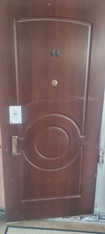 Продам жилезный двер Продам жилезный двер