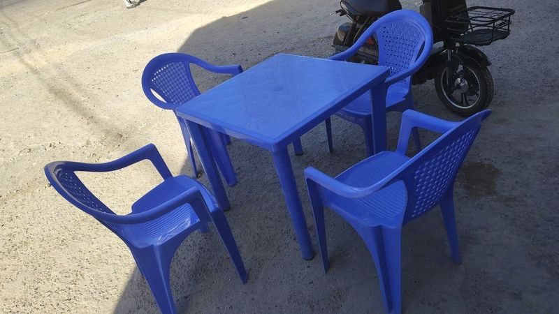 Stol stul faqat ko'k rangi bor