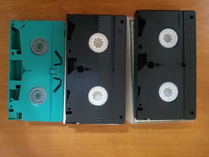 Старинные видеокассеты в формате VHS. Цена за все 10 тыс