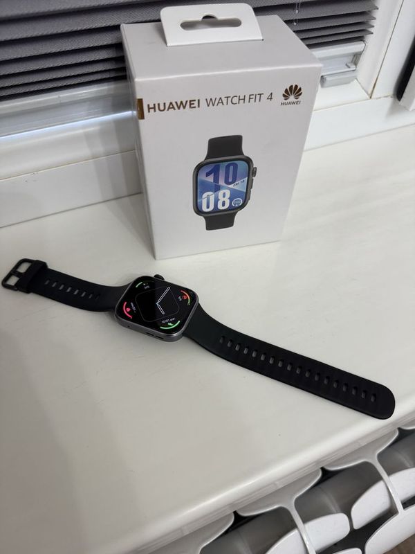 Продаю свои huawei watch fit 4 черного цвета