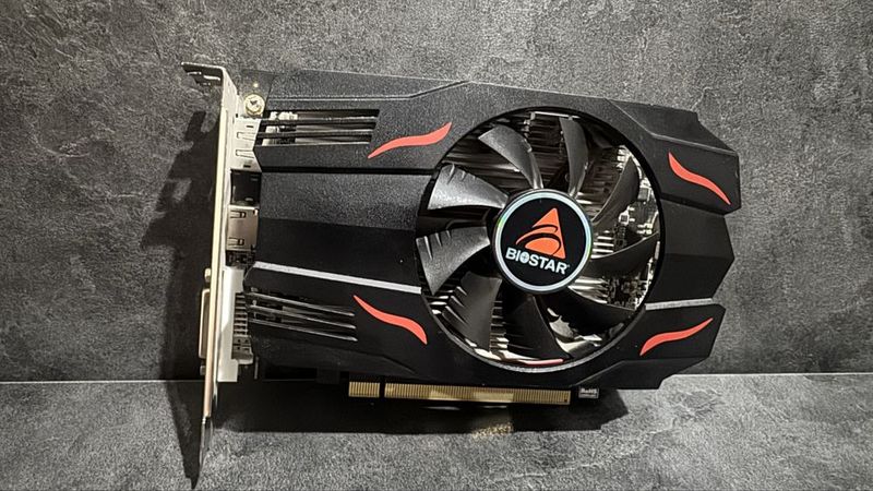 Biostar Rx550 2Gb в отоичном состоянии Biostar Rx550 2Gb в отоичном состоянии
