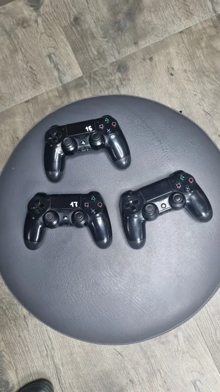 Playstatıon jostik sotiladi revizya 1 hamma joyi ishlidi aybi yoq Playstatıon jostik sotiladi revizya 1 hamma joyi ishlidi aybi yoq