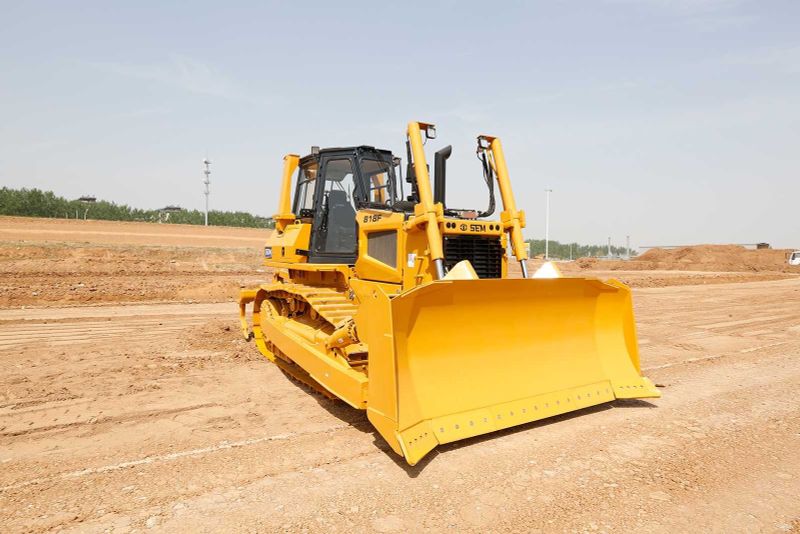 Бульдозер SEM 818F (18 тонн) Бульдозер SEM 818F (18 тонн)