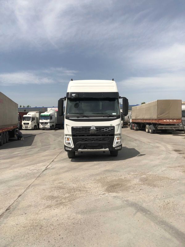Fura Седельный тягач Howo-V7X 420 6x4 CNG (пневмоподвеска) новый Fura Седельный тягач Howo-V7X 420 6x4 CNG (пневмоподвеска) новый