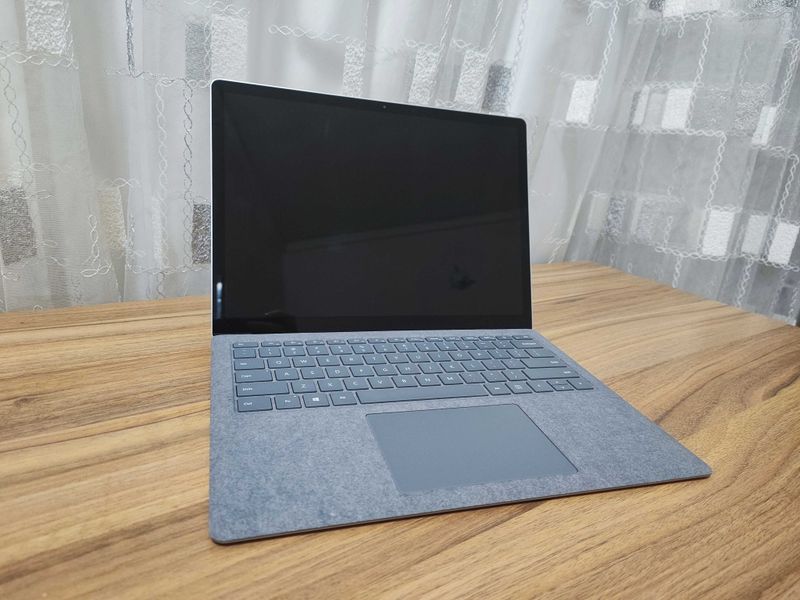 Microsoft Surface Laptop 4