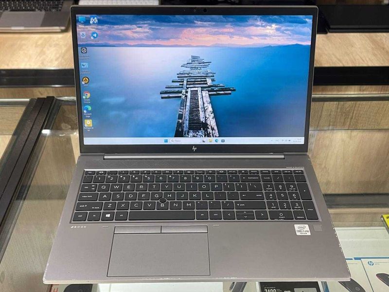 HP ZBook Firefly 15 G7 Core i7-10610U ram 16 ssd 256 Nvidia P520 4gb