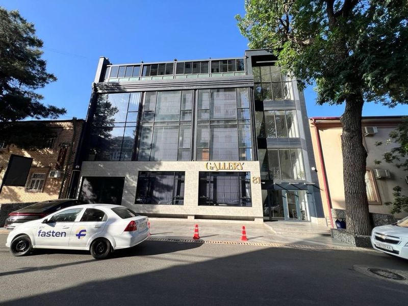 Глинка продаётся здание 6.4соток 1400кв.м 5уровней с ремонтом срочно Глинка продаётся здание 6.4соток 1400кв.м 5уровней с ремонтом срочно
