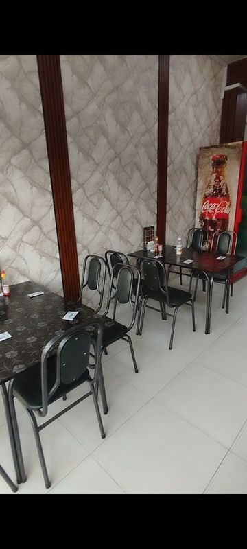 Kafe uchut stol stullar sotiladi Kafe uchut stol stullar sotiladi