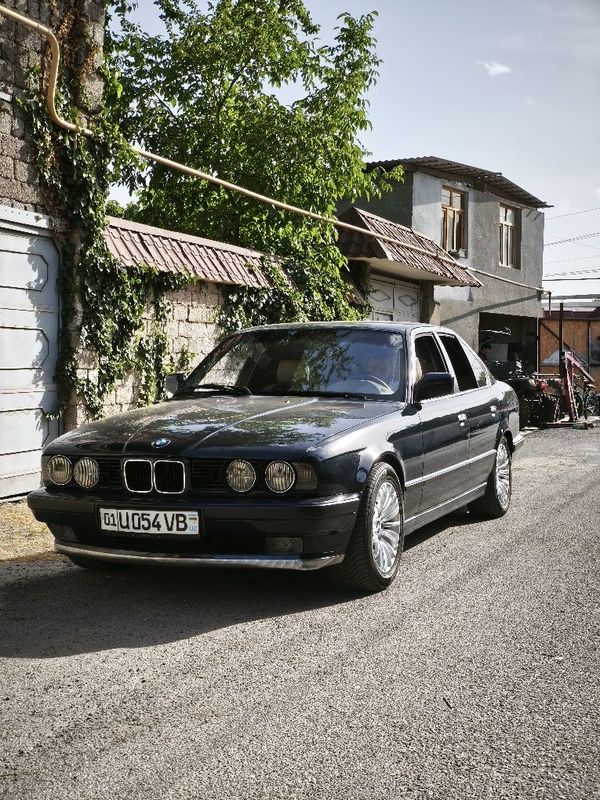 BMW E34 520I продаётся тёмно-синий цвет BMW E34 520I продаётся тёмно-синий цвет