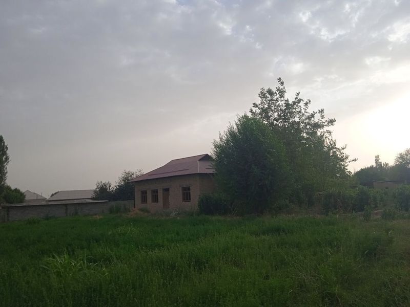 uchastka sotiladi