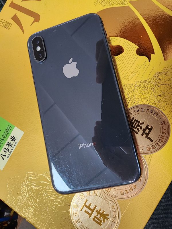 Iphone XS Black Bat 100 Ekran Zavod aybi Rasmda shu Srochna