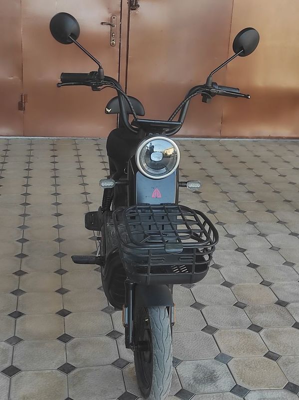 Skuter sotiladi. Skuter sotiladi.