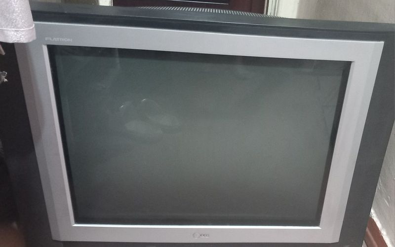 Продам большой телевизор Lg