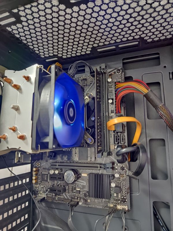 H410 i3 10th gen 8gb / 256gb