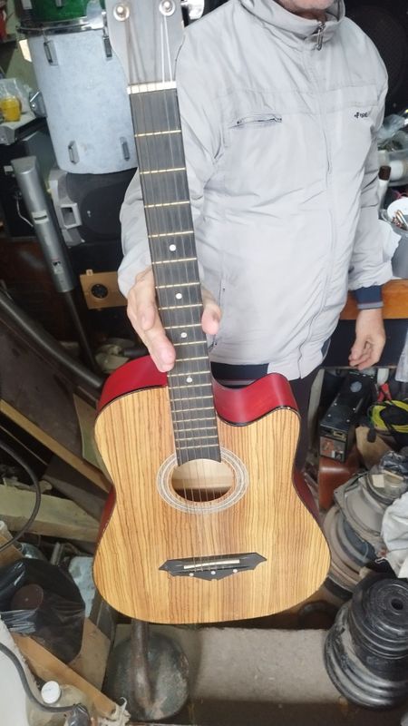 Gitara arzon narxda kelishamiz