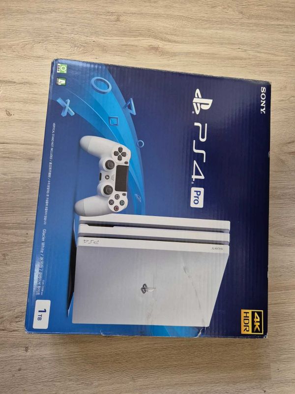 Playstation 4 pro 1TB White, Oq rangi.