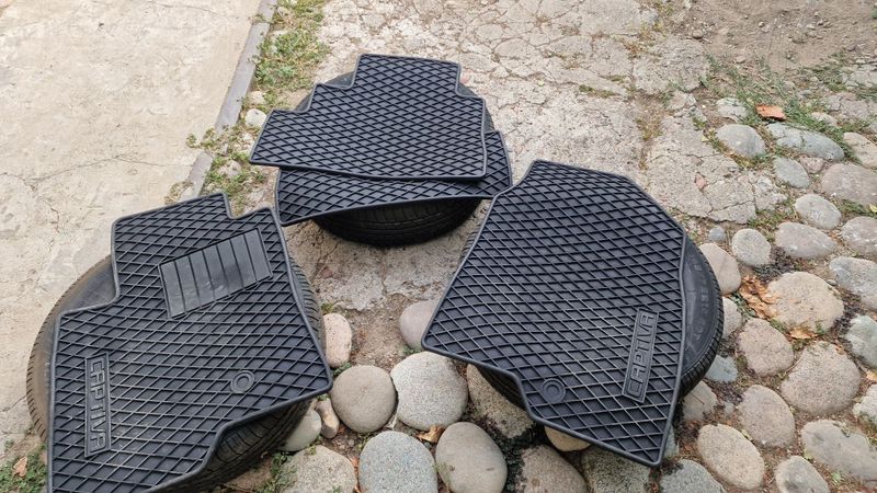 Продам полики, коврики Captiva. Корейские. Как новые. Продам полики, коврики Captiva. Корейские. Как новые.