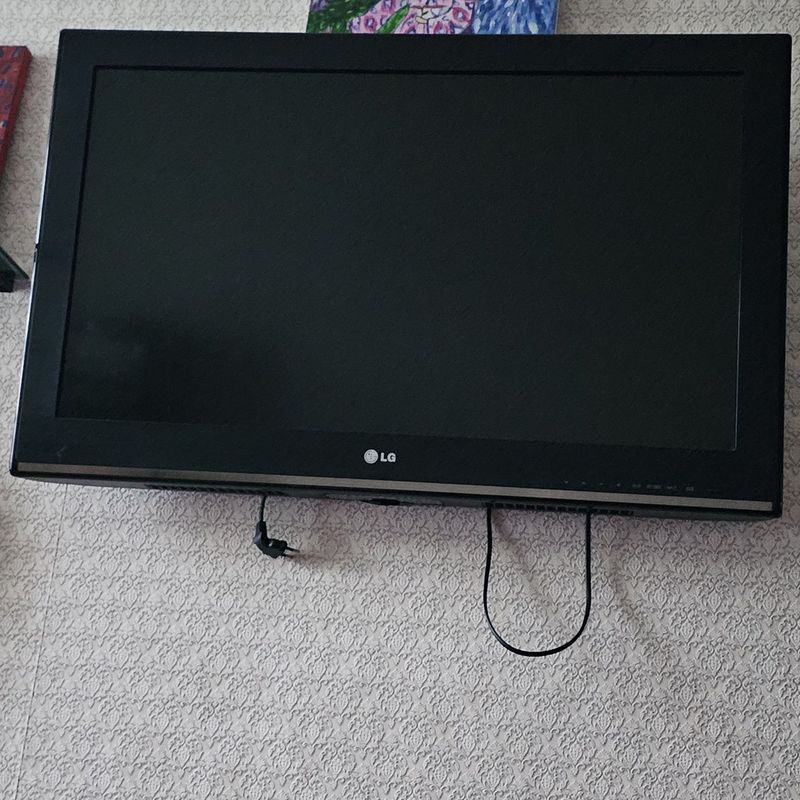 Телевизор 32 LG. Телевизор 32 LG.