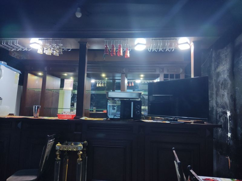 Mexmonxona fasfud kafelar uchun bar