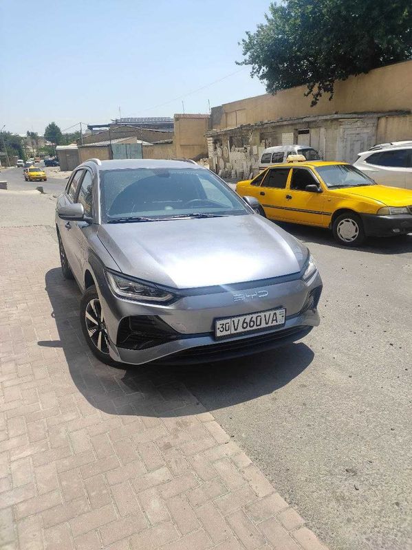 BYD E2 srochna sotiladi 2025 yil BYD E2 srochna sotiladi 2025 yil