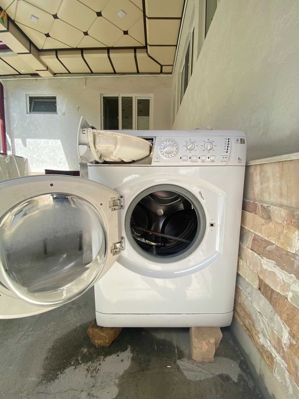 Стиральная машина Hotpoint Ariston 2010 года Стиральная машина Hotpoint Ariston 2010 года