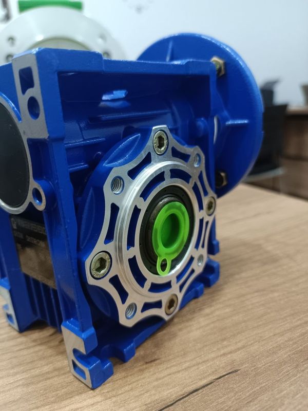 Продам редуктор NMRV 40 Продам редуктор NMRV 40