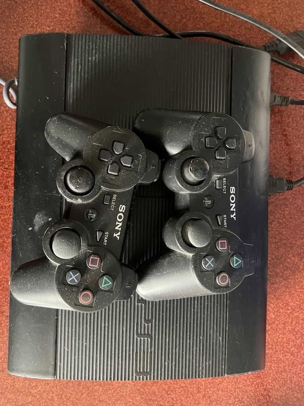 Playstation 3,память 500 ГБ,имеет 35 самый популярных игр,2 джойстика Playstation 3,память 500 ГБ,имеет 35 самый популярных игр,2 джойстика