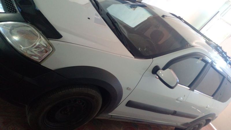 Lada Largus Cros sotiladi Lada Largus Cros sotiladi