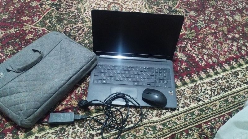 Notebook sotiladi Notebook sotiladi