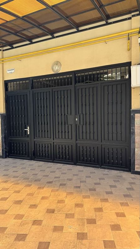 Darvoza navesi bilan eniga 4 metr balandligi 2,7 Darvoza navesi bilan eniga 4 metr balandligi 2,7