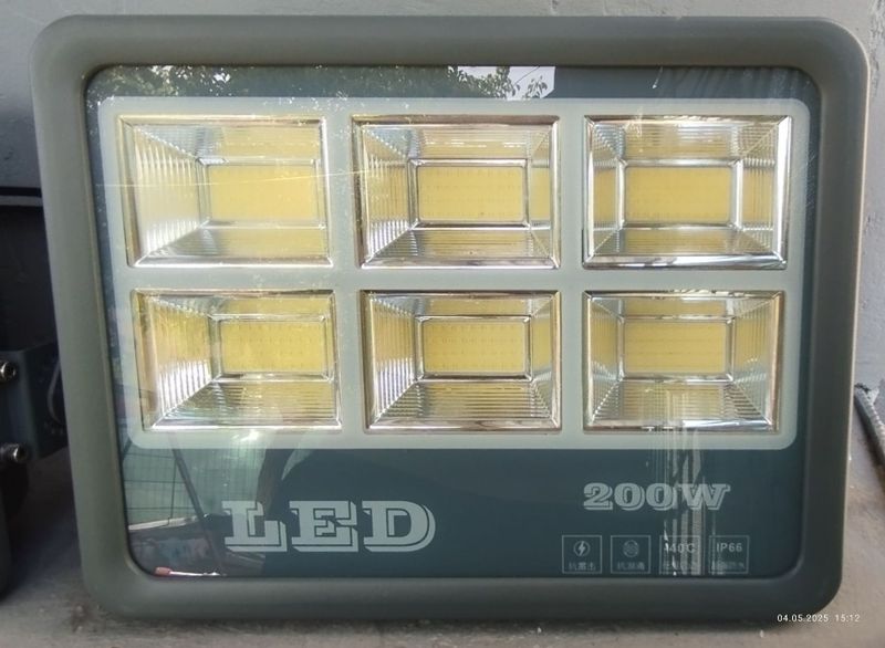 Прожектор 200W. Б/у Прожектор 200W. Б/у