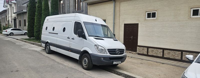 Mercedes Benz Sprinter 271 mator aftomat 2009 yil Kiraskasi toza Holat Mercedes Benz Sprinter 271 mator aftomat 2009 yil Kiraskasi toza Holat