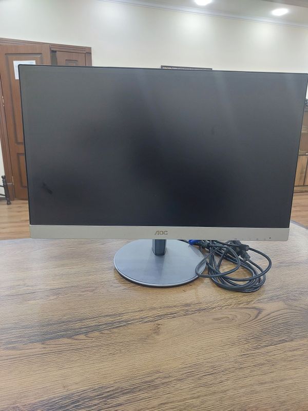1 dona monitor Immer. 2 dona Monitor Loc(Lcd)
