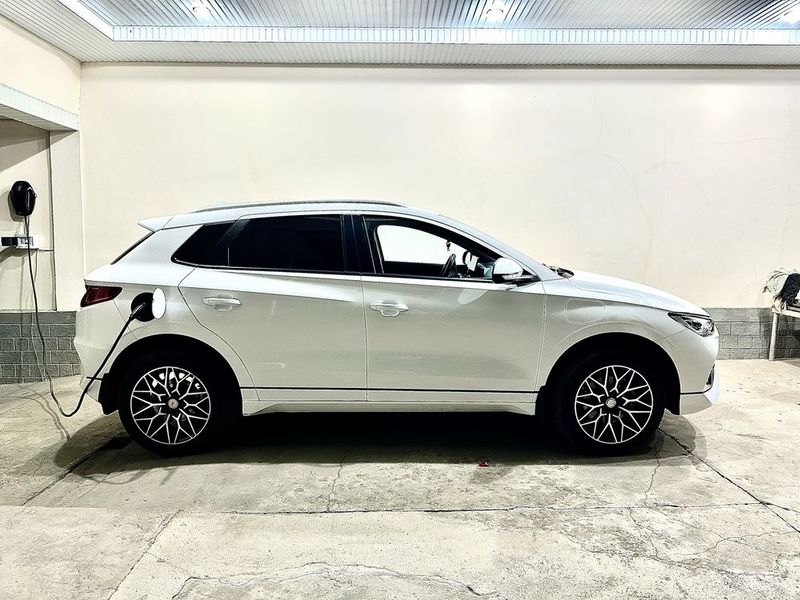 BYD E2 2023 oq rangda 57.000 yurgan BYD E2 2023 oq rangda 57.000 yurgan