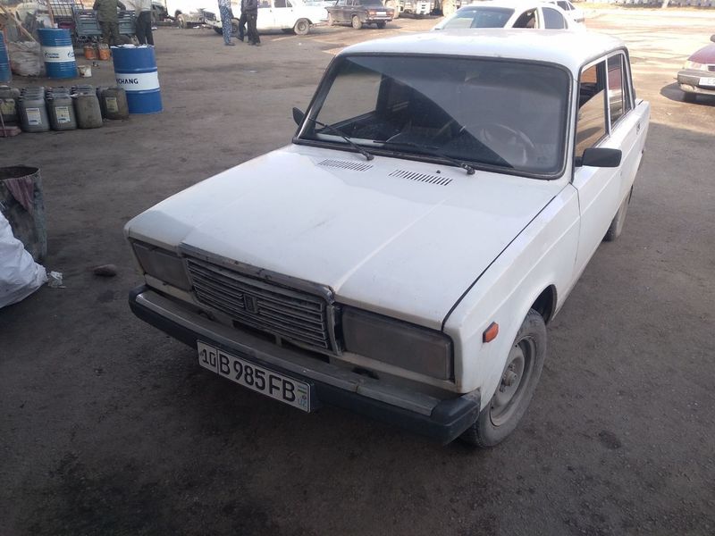 Vaz 2107 sotiladi parkent