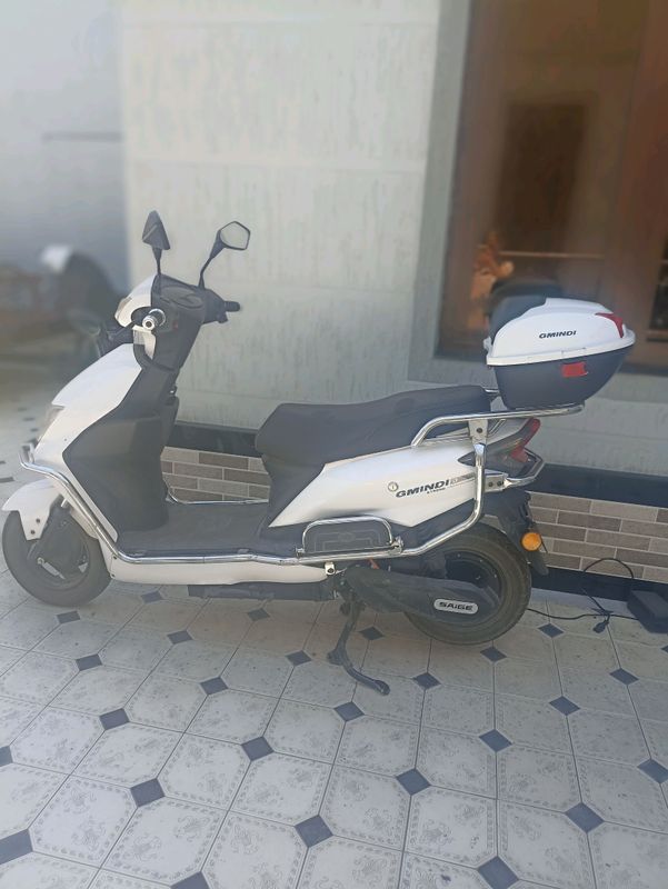skuter sotiladi 400$