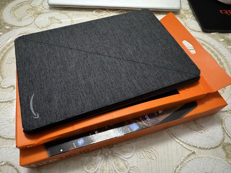 Amazon fire HD 10 + original cover