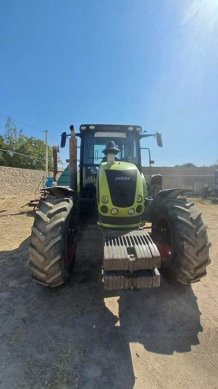 Traktor Arion-630 C plugi bilan birga